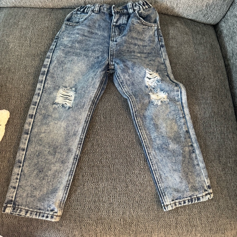 SHEIN Kids Distressed Jeans